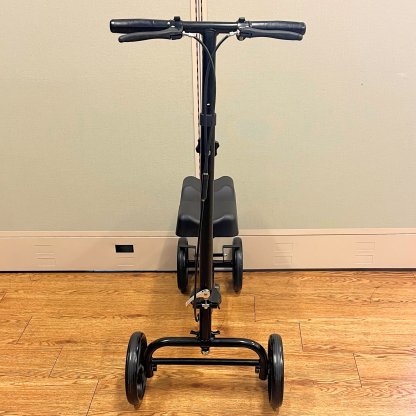 KNEE SCOOTER