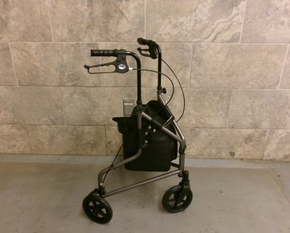 3 wheel rollator