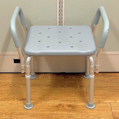 SHOWER CHAIR WITH ARMS
