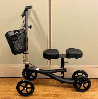 KNEE SCOOTER