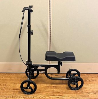 KNEE SCOOTER