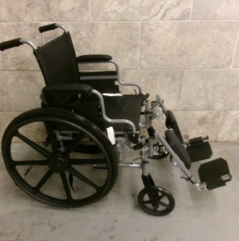 Manual Wheelchair 18x15